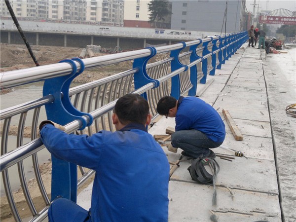 北碚不锈钢桥梁护栏除锈维护的重要性及其方法